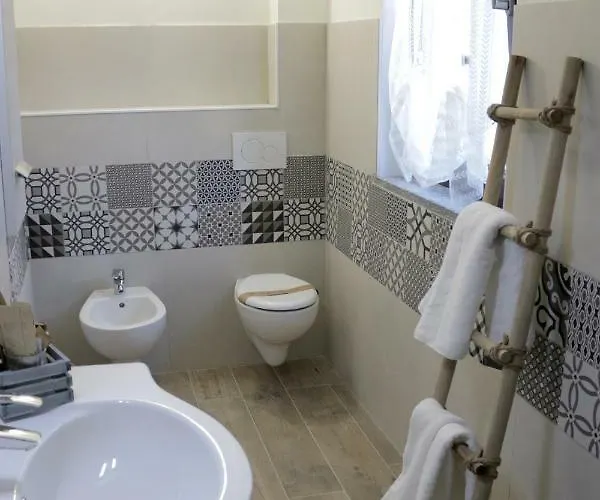 Tenuta Legnate-lake Maggiore, Mxp, Leonardo Accademy Bed and breakfast Sesto Calende